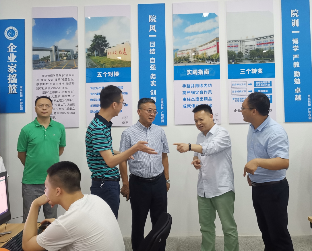 王书记视察图片1